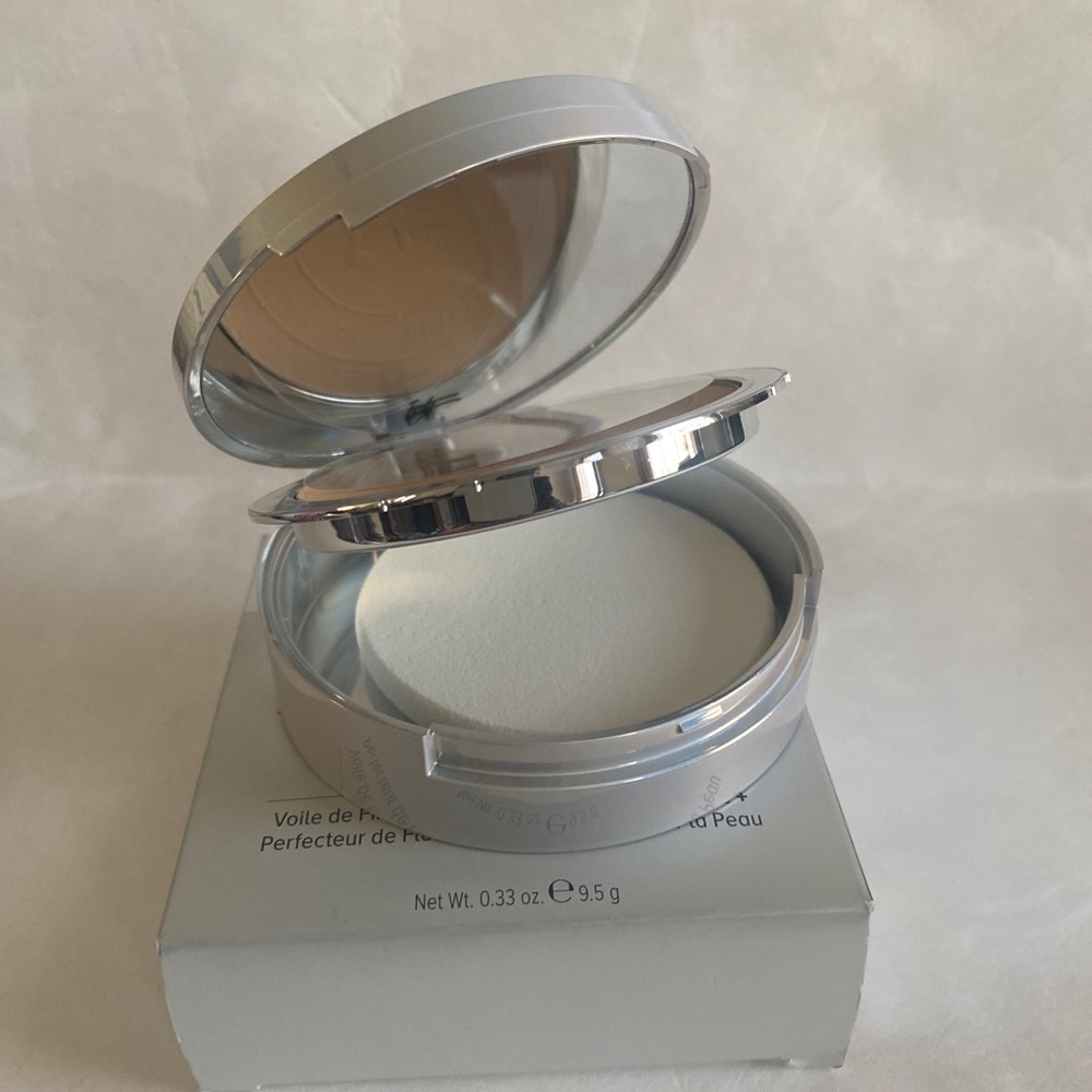 IT COSMETICS Your Skin But Better CC+ Color Correcting Setting Powder Light $42 - Picture 9 of 11
